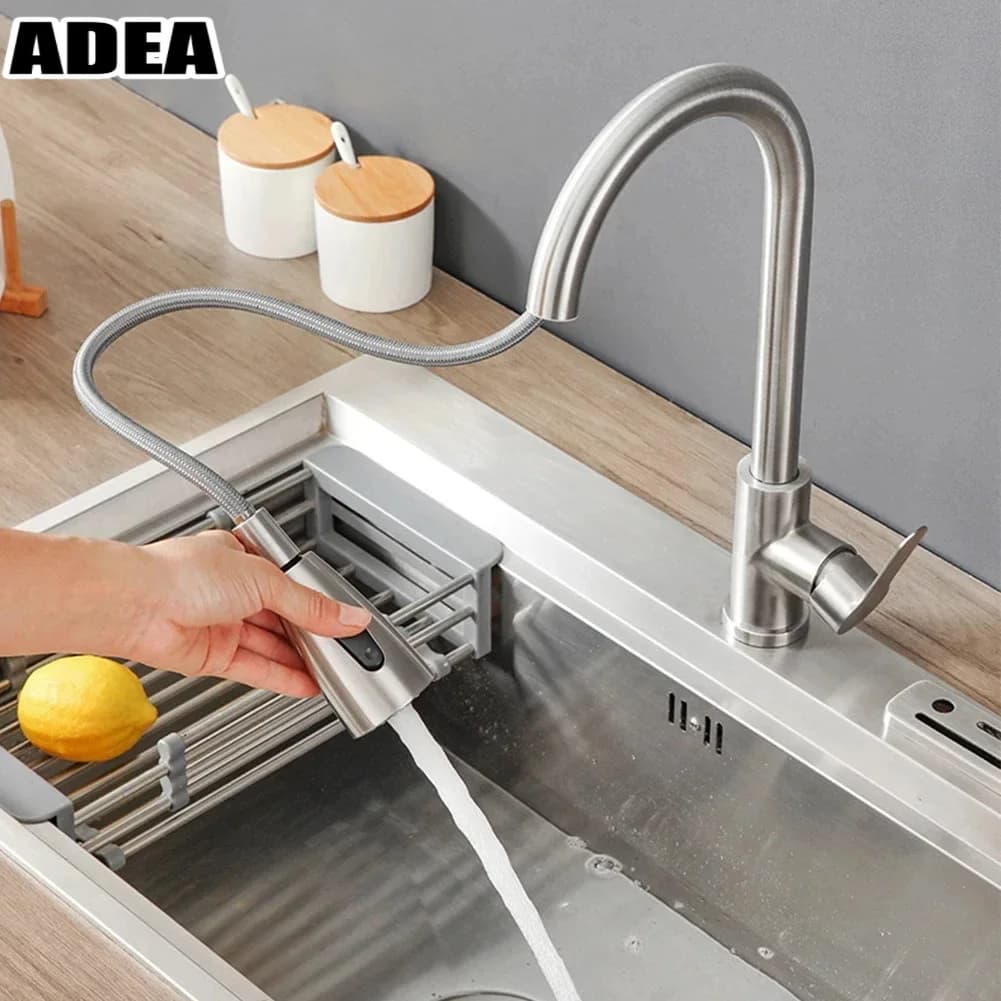 Rubinetto da cucina Adea in nichel spazzolato, miscelatore estraibile per lavello, montaggio su piano, con getto a spruzzo, acqua calda e fredda, colore argento