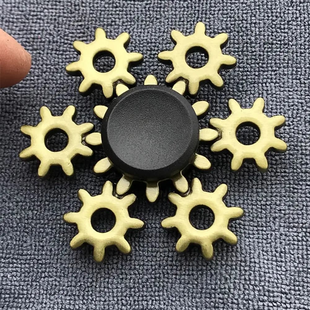 Giocattoli da scrivania Spinner da dito color ottone Spinner in metallo in lega di zinco Fidget Spinner Fresco esterno Spinning a mano liscio Regalo per adulti