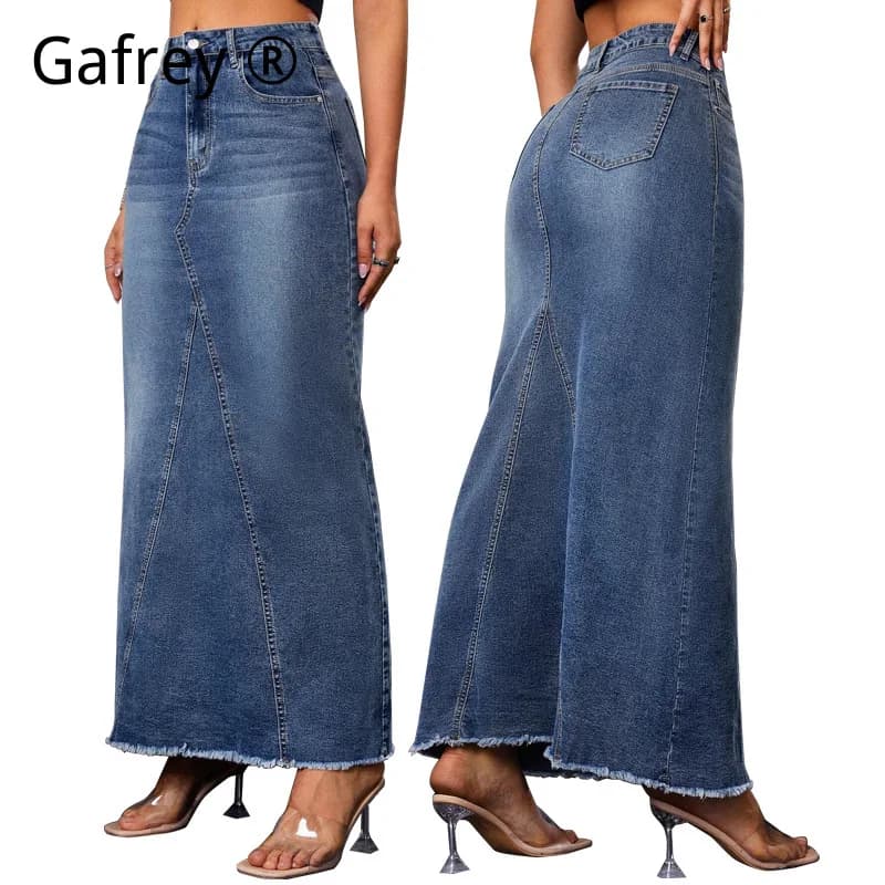 Midi skirt in high waist denim, fishtail pattern, with fringes on the edge, slim fit, casual, vintage, streetwear, fashionable, jeans, for ladies.