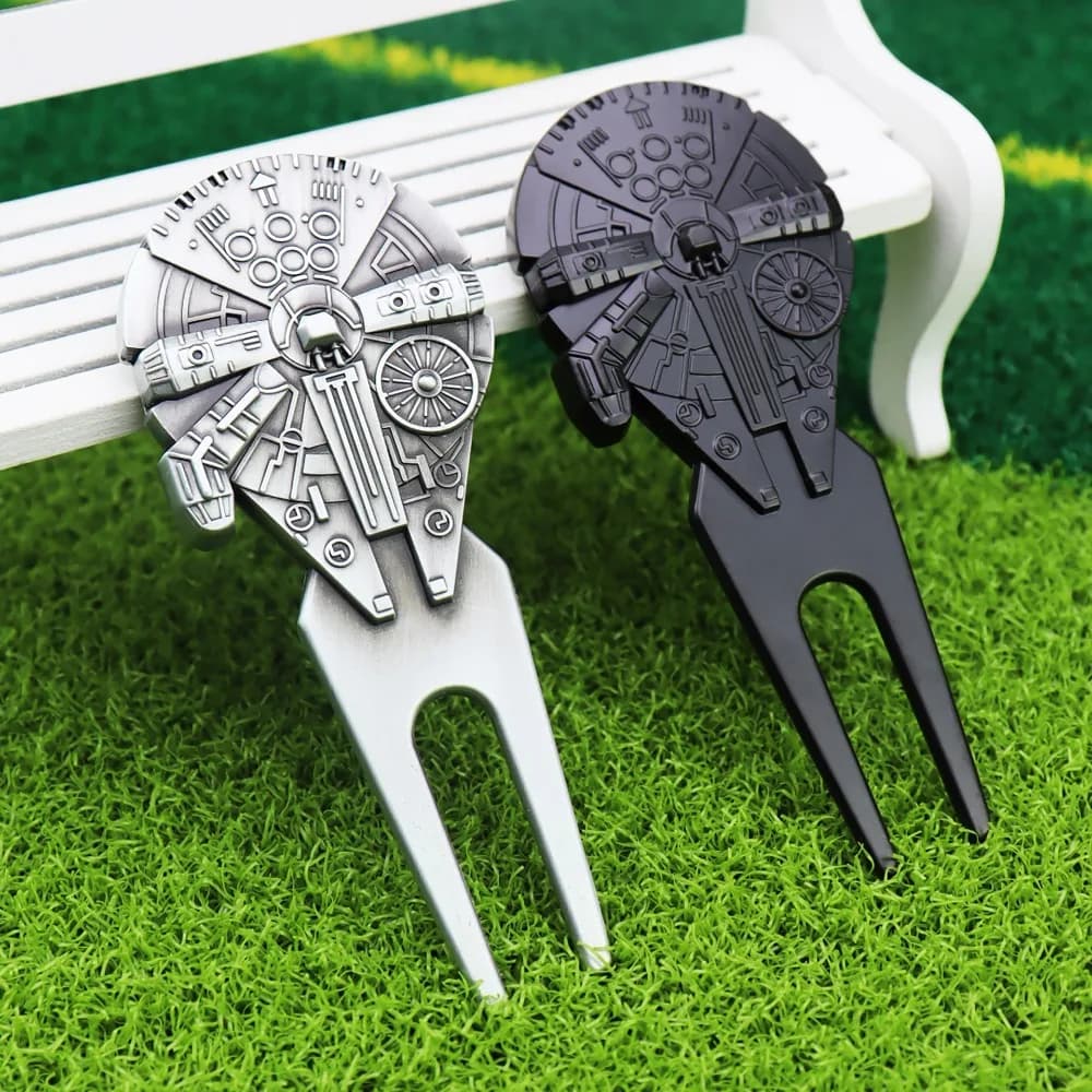 Pulitore per scanalature Veicolo spaziale Forchetta verde da golf Forchetta divot magnetica in lega di zinco Indicatore di palline da golf multifunzionale portatile Mazza da golf