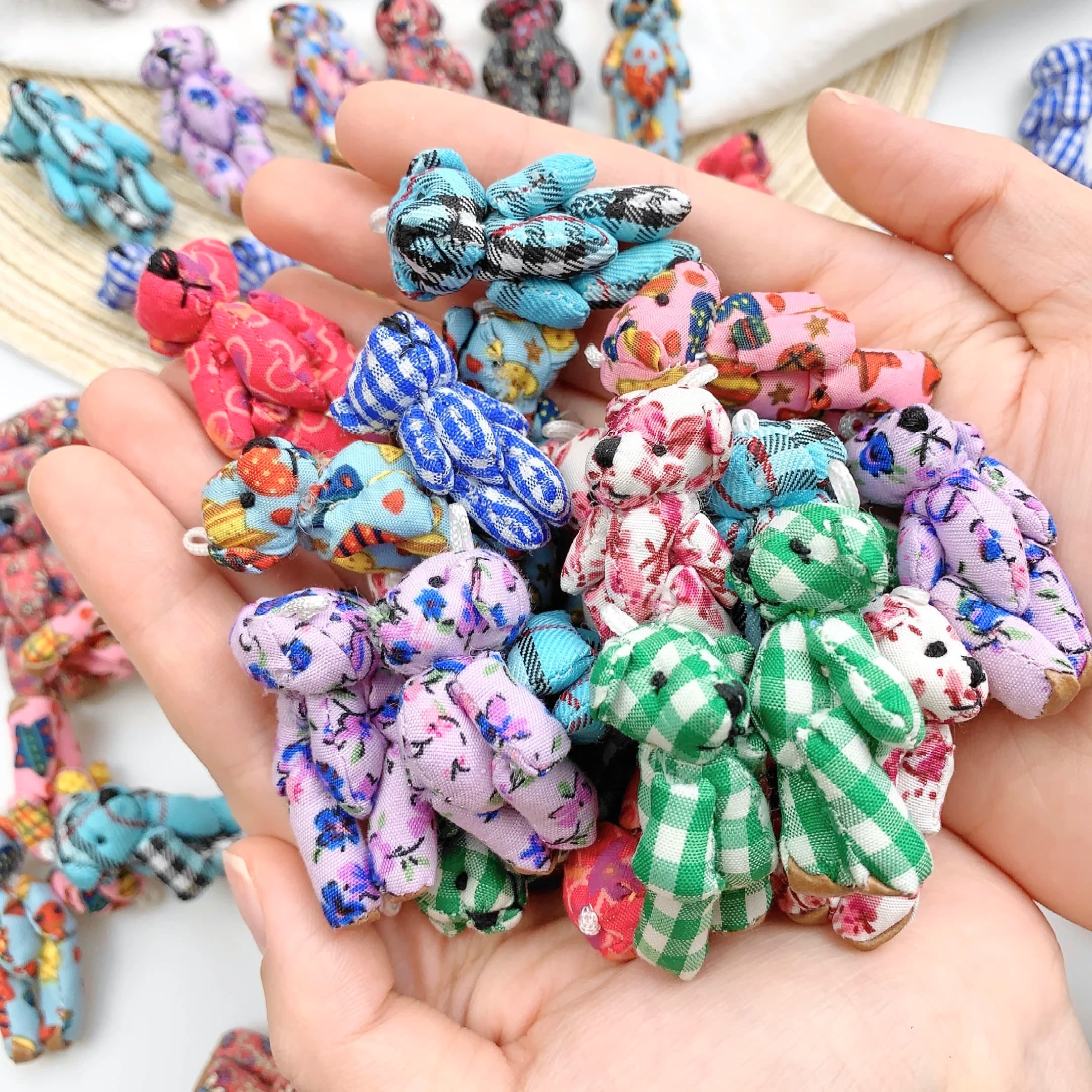 10pcs Mini Joint Bears portachiavi in peluche 4.5-3.5cm Cartoon Floral Plaid Bear Doll peluche ciondolo borsa regalo per bambini festa di natale