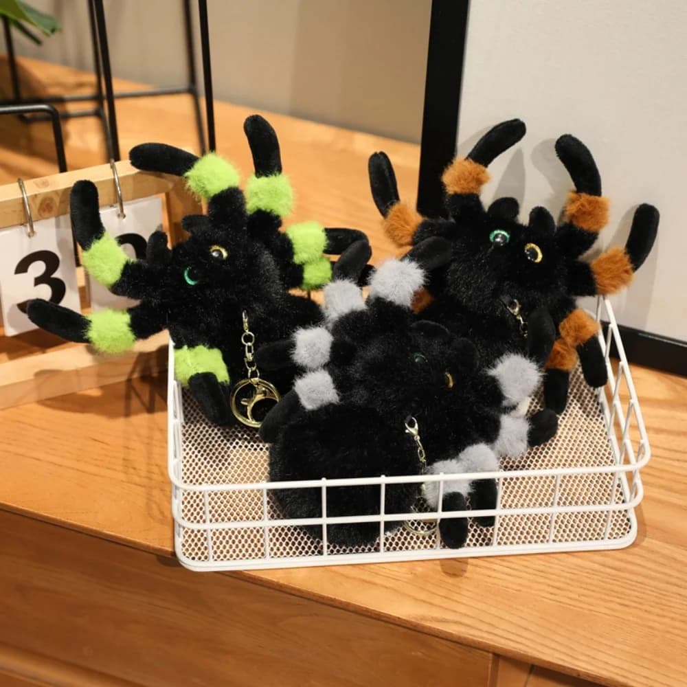Simpatico peluche ragno a quattro occhi, morbido peluche con occhi colorati, bambola di peluche ragno, decorazione di Halloween