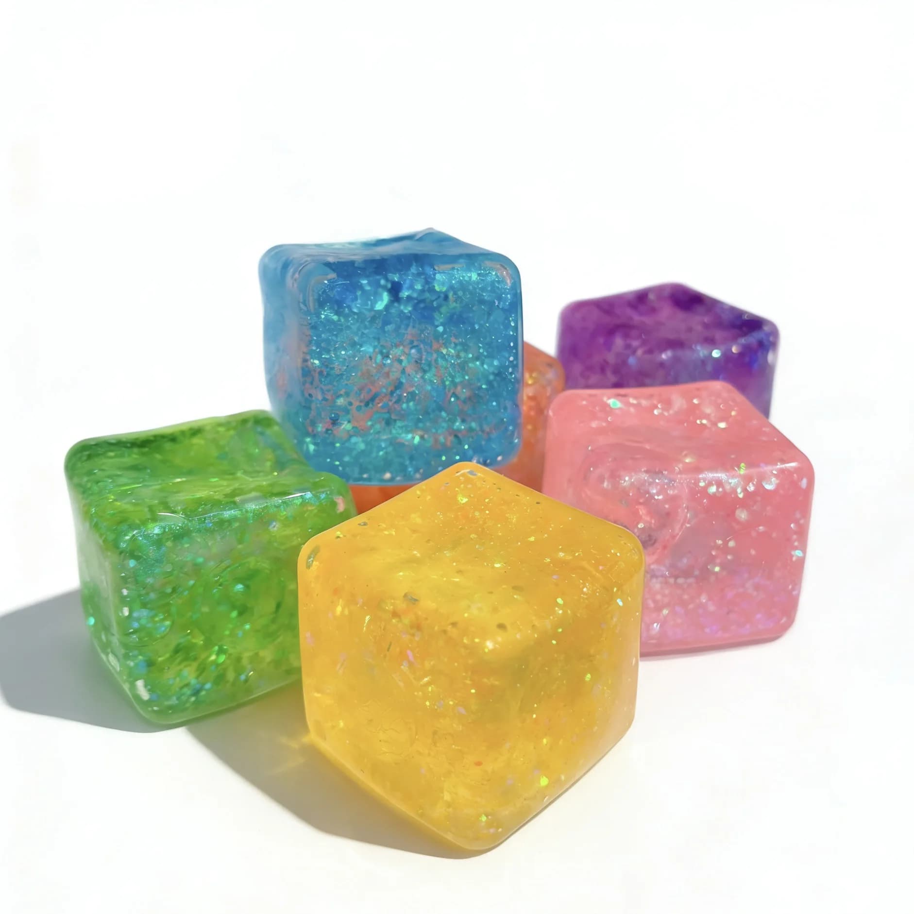 Nuovo Giocattolo Antistress a Forma di Cubetto di Ghiaccio, Palla Quadrata Morbida per Alleviare Ansia e Stress, Giocattolo Sensoriale per Adulti e ADHD