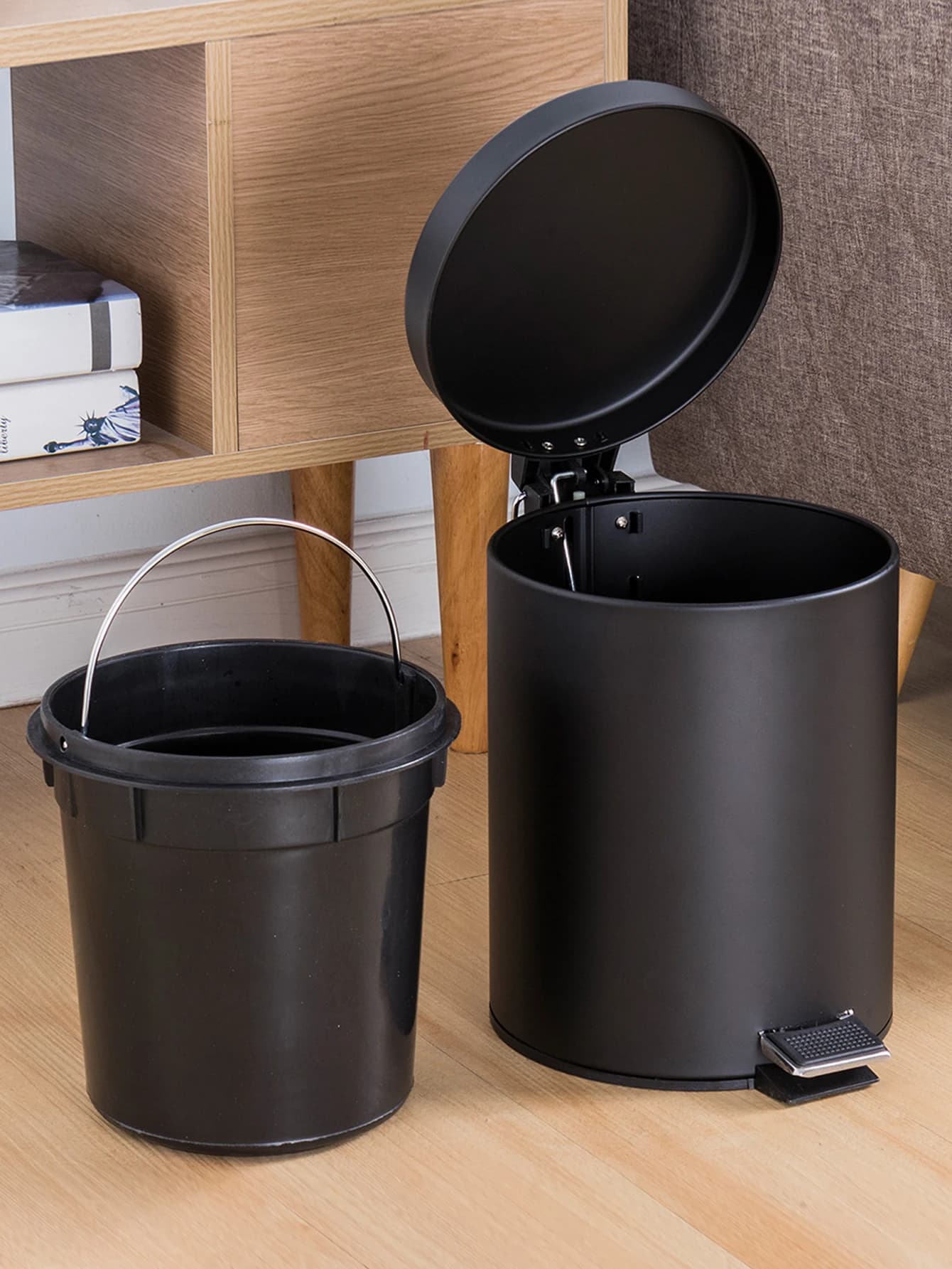 Mini bidone della spazzatura con coperchio rotondo nero da 3 litri Bidone della spazzatura compatto con secchio con rivestimento rimovibile e manico Cucina da bagno scolastico