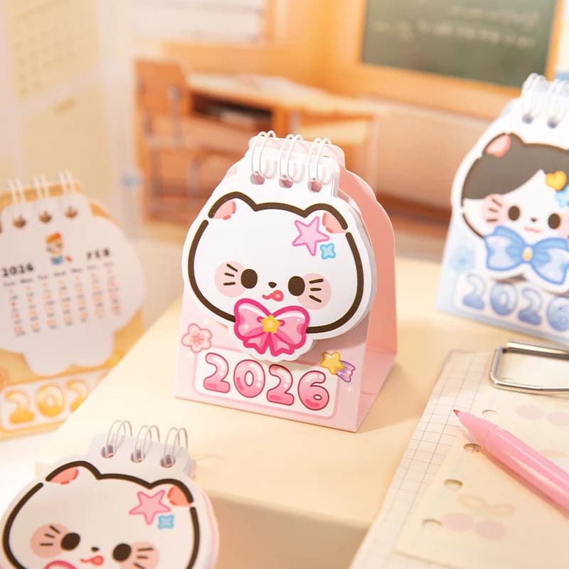 Calendario a spirale a forma di gatto Kawaii Libro Mini calendario da tavolo portatile 2026 Simpatico pianificatore giornaliero Organizzatore Gestione del tempo Ritorno a scuola