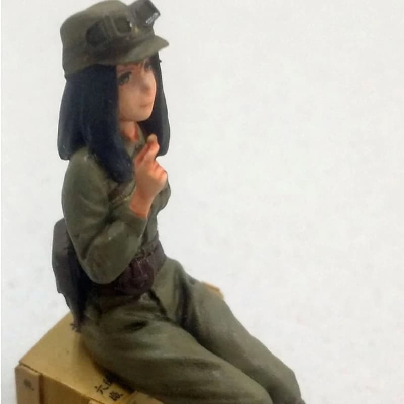 1/35 Bilancia Figura In Resina Modello di Kit Ragazza e Carro Carro Armato Femminile Soldato Contenenti Munizioni Petto Smontato Non Verniciata