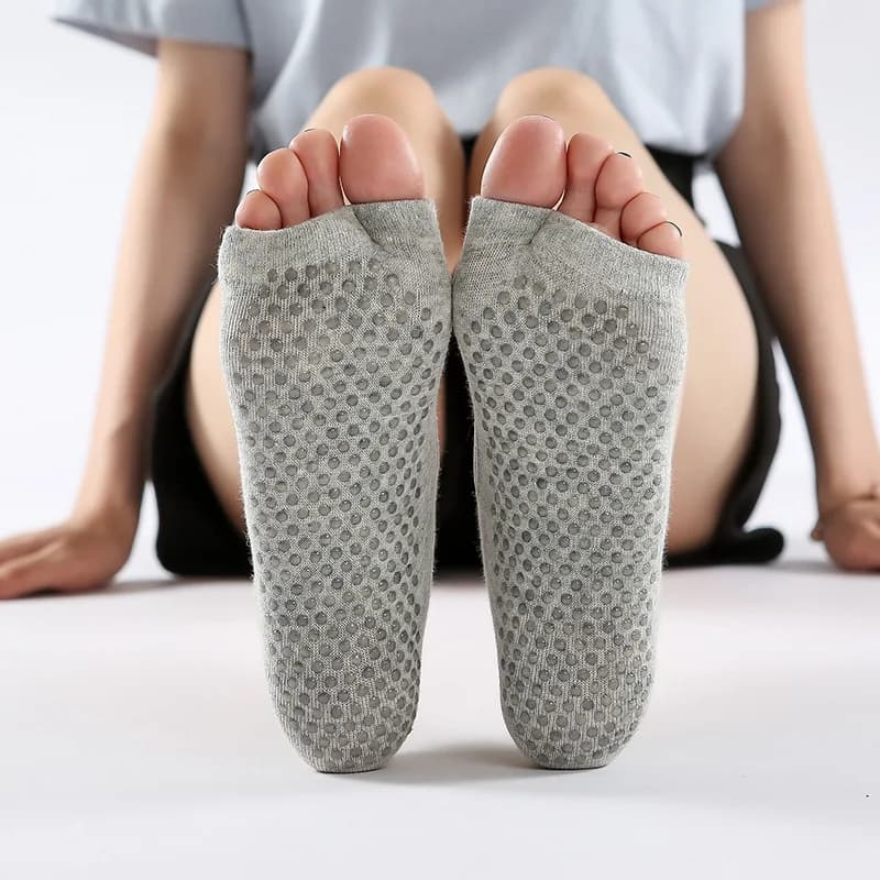 Yoga Socks without back to two fingers Non-slip Women's Socks for Fitness Training Pilates Breathable Sports Dance Slippers for Gym