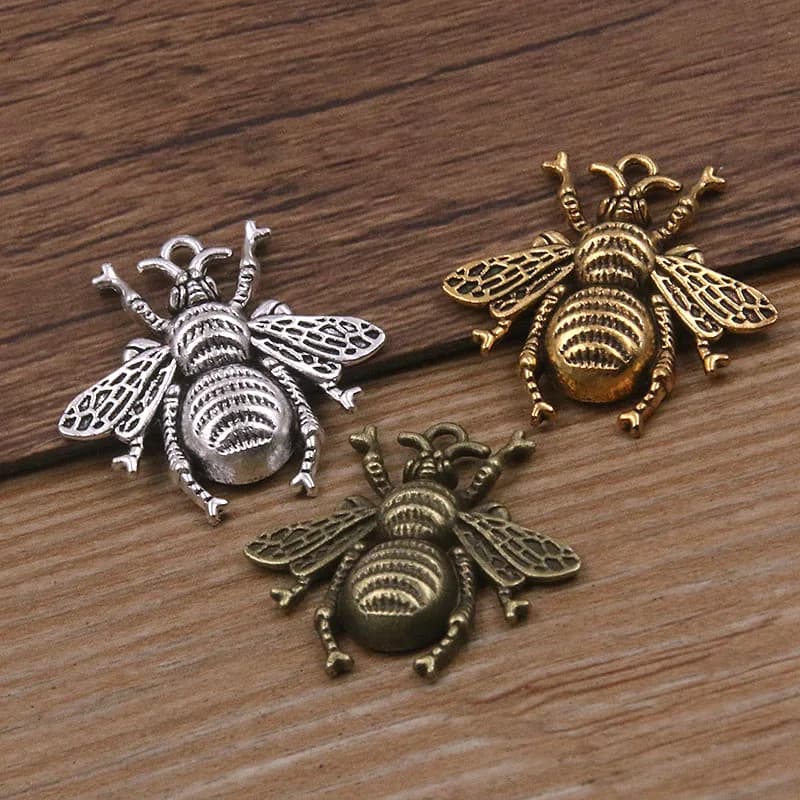 20 PZ 25*25mm Tre Colori Vintage In Metallo In Lega di Zinco 3D Simulazione Animale Ape Pendenti e Ciondoli Misura Gioielli Ciondolo FAI DA TE Makings