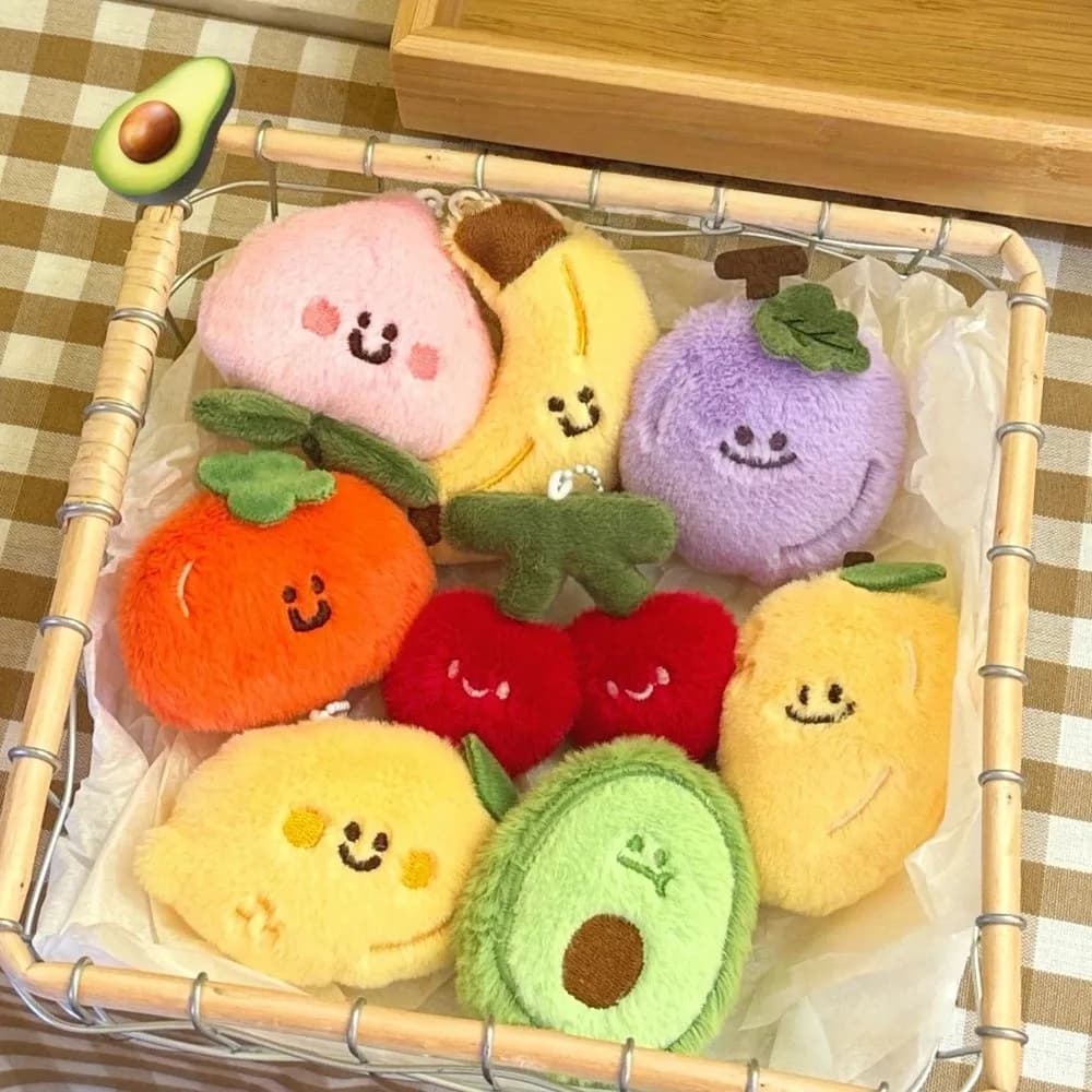 Nuovo Portachiavi Peluche a Forma di Frutta Cartoon, Simpatico Charm per Zaino Mango Pesca Banana, Ciondolo Imbottito Avocado Limone Ciliegia, Regalo di Compleanno