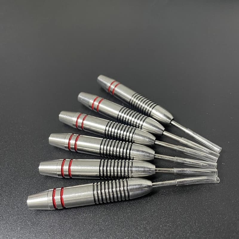 12 aghi per freccette in acciaio inossidabile da 22g con motivi incisi. Accessori per freccette in acciaio inossidabile. Punta in acciaio inossidabile.