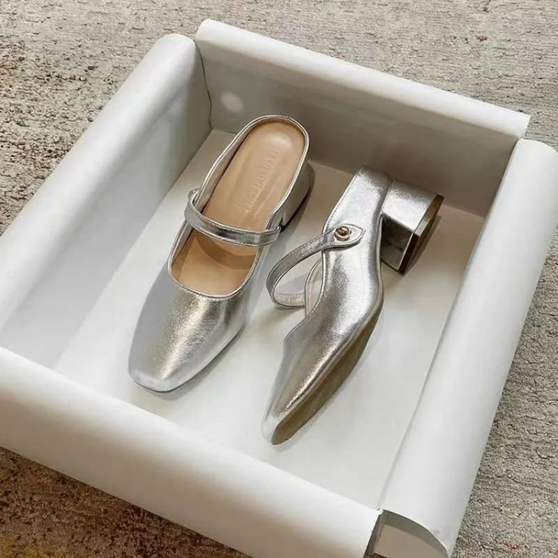 New Mary Jane French sandals refined for people of reduced stature, collection 2026