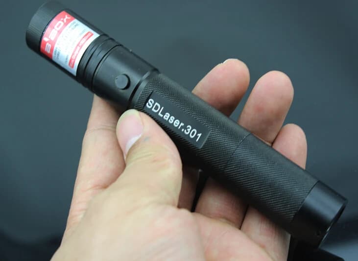 Puntatori laser 532nm verde rosso blu viola 10000m focalizzabili, accendono fiammiferi, accessori da caccia, giocattolo per gatti, torcia laser senza batteria
