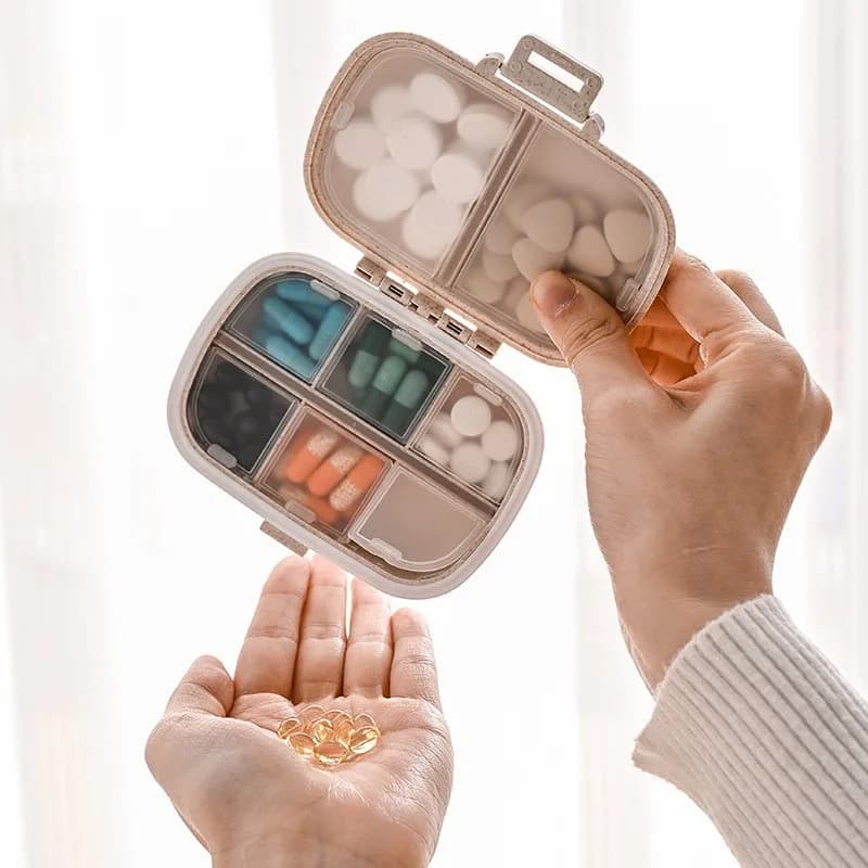 Mini portapillole portatile a 8 griglie, organizer per medicinali da viaggio a prova di umidità, contenitore per dispenser per compresse sigillate di grano