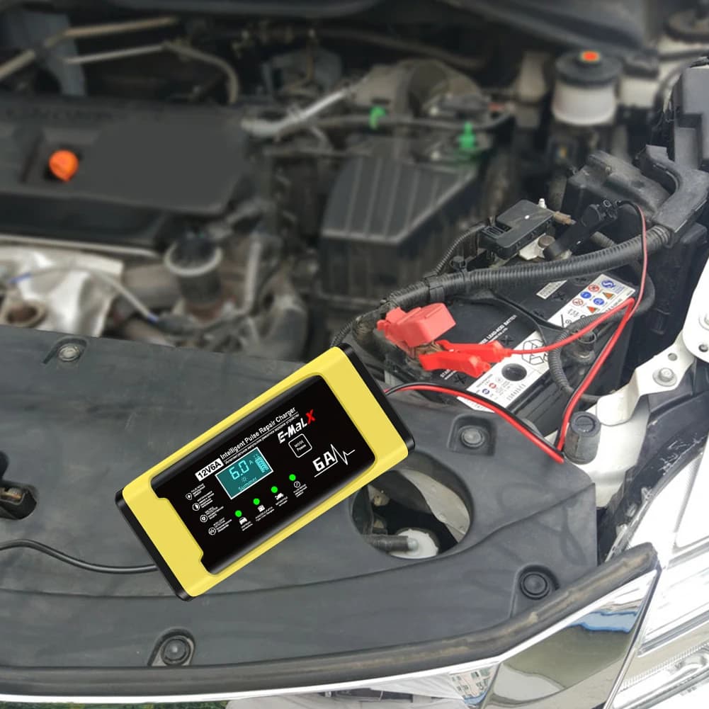 Caricabatterie per motocicli elettrici 6A 12V Caricabatterie intelligente Unità di ricarica per batterie per auto e moto per batterie al piombo AGM GEL