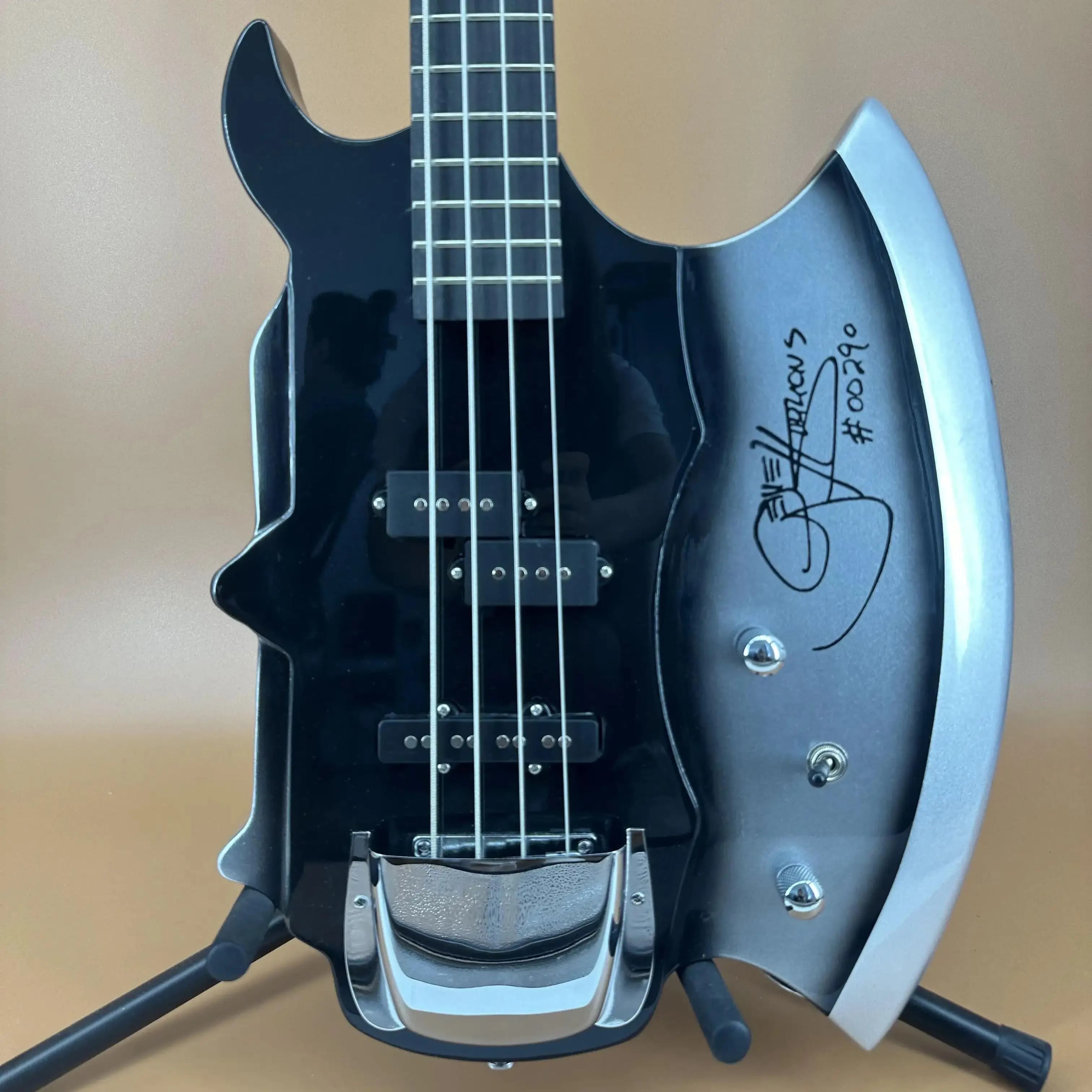 Basso Elettrico Axe Bass Gene Simmons a 4 Corde con Tastiera in Palissandro - Regalo a Tema Chitarra Elettrica - Spedizione Gratuita dal Magazzino USA