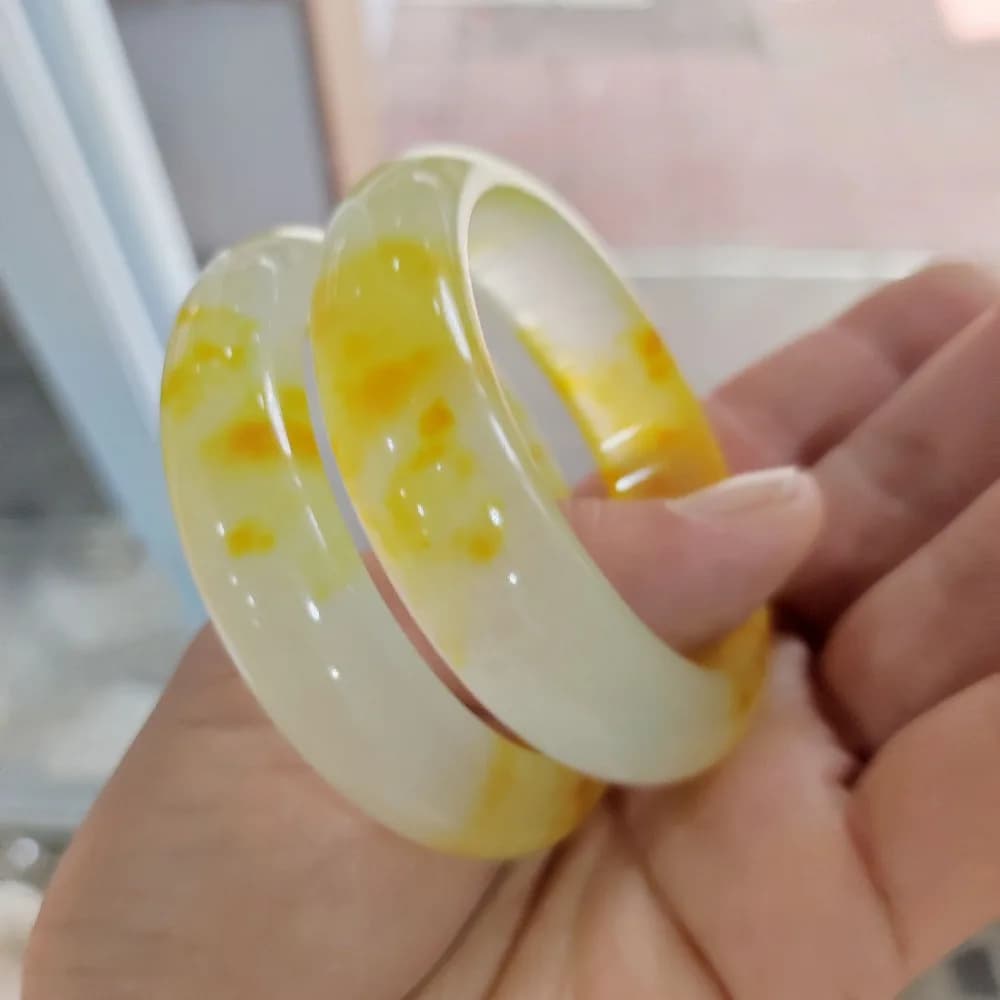 Yellow flower bracelet floating white background ice seed Bashan Cuiyu rigid bracelet with high ice jade for woman