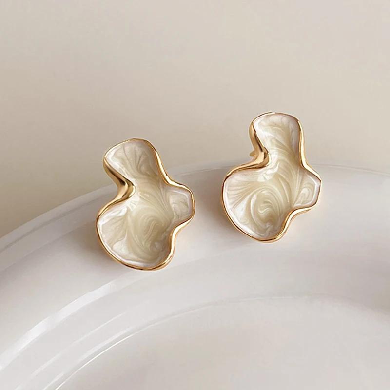 Irregular button earring with black color black abstract artistic pink for women Temperamento Ear jewelry Simple gift for parties