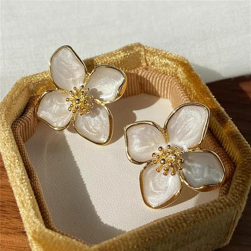 Button Earrings with Enamel Flower Dropped Hibiscus for Women French Girl Ins Vintage 2023 Romantic Jewelry Gifts for Korean Fashion Weddings