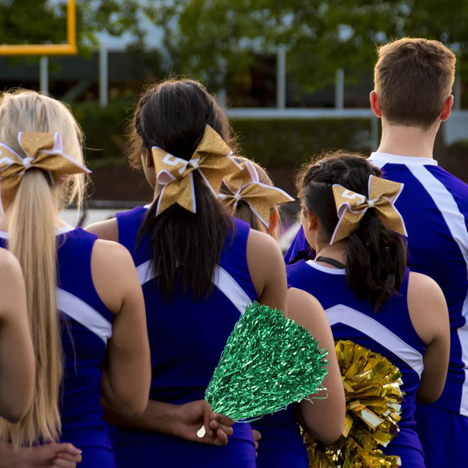 10 pezzi di pompon da cheerleader in plastica lucida con glitter e impugnatura ergonomica per calcio, basket, tennis, università, scuola superiore
