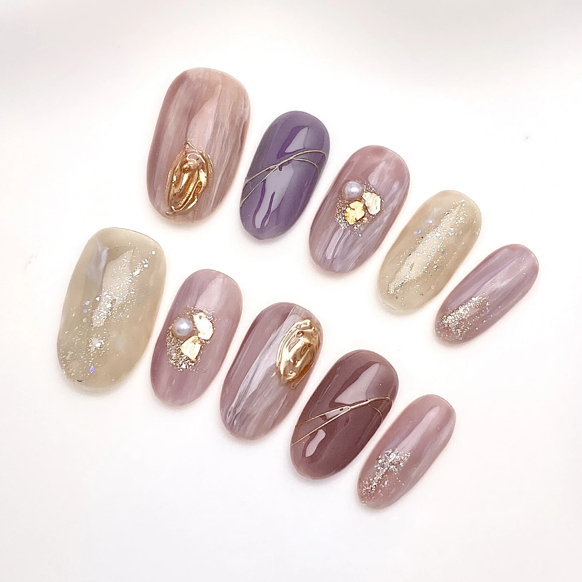 10 pz. Unghie Finte Fantasia Viola Rosa Fatte a Mano con Fiori, Unghie Finte Corte Ovali con Design Perle Dorate, Unghie Finte Press-on