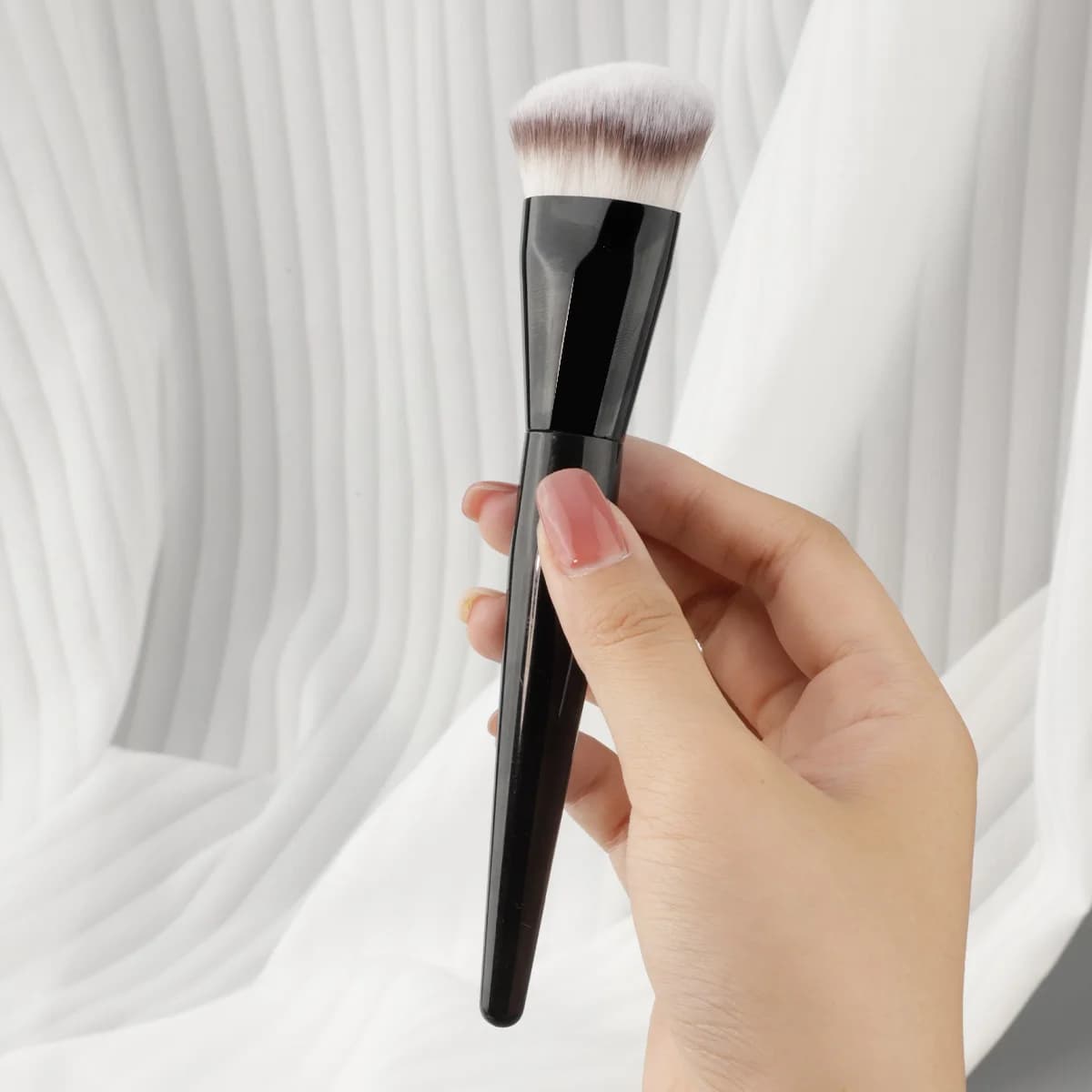 Pennello per fondotinta inclinato ultrasottile - Pennello per trucco correttore a setole morbide Strumento di bellezza per base senza cuciture che assorbe polvere
