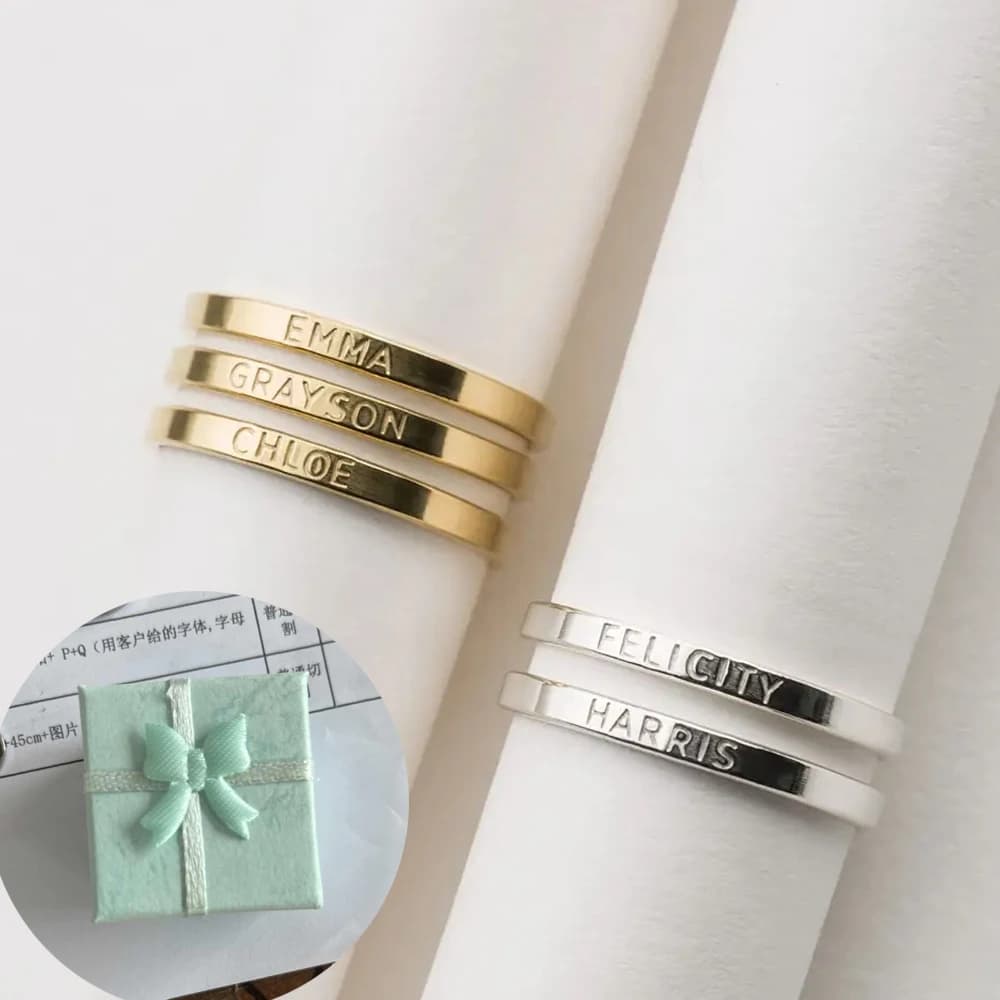 COOLTIME Anello con nome personalizzato personalizzato Incisioni delicate in acciaio inossidabile Nome Anello nuziale Regali di gioielli con scatola colorata casuale